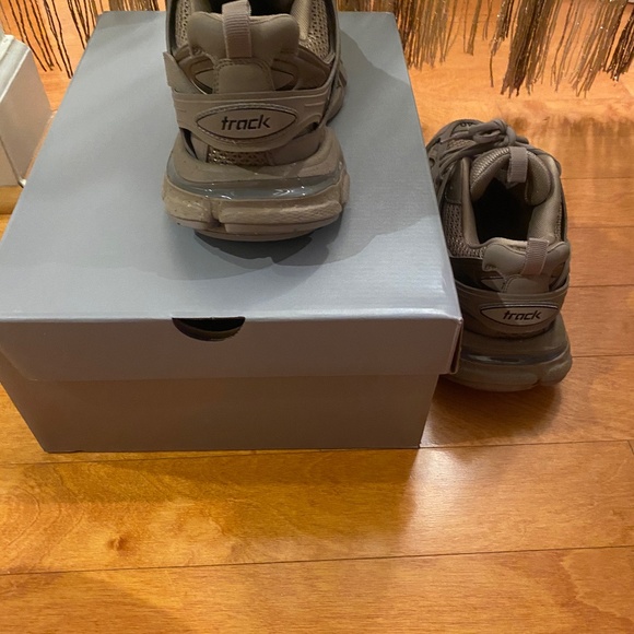 BALENCIAGA WOMEN'S TRACK SNEAKER RECYCLED SOLE IN BEIGE - Picture 5 of 6